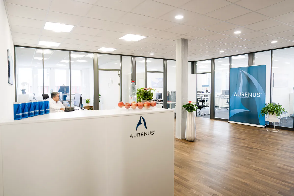 Der einladende und professionelle Eingangsbereich der Aurenus AG – Willkommen beim Schweizer Spezialisten für B2B Leadgenerierung.